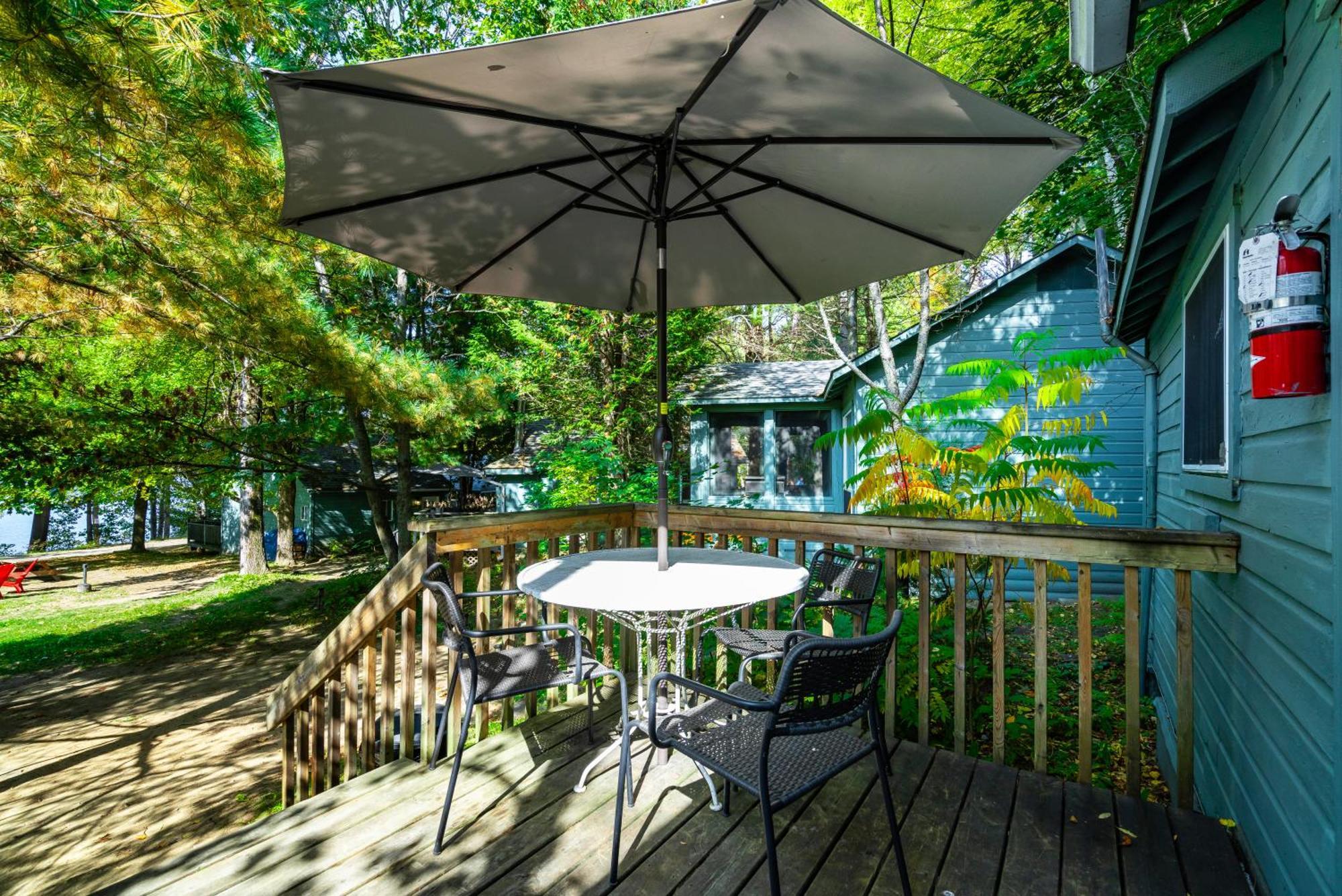 Muskoka Waterfront Retreat Villa Dwight Bagian luar foto