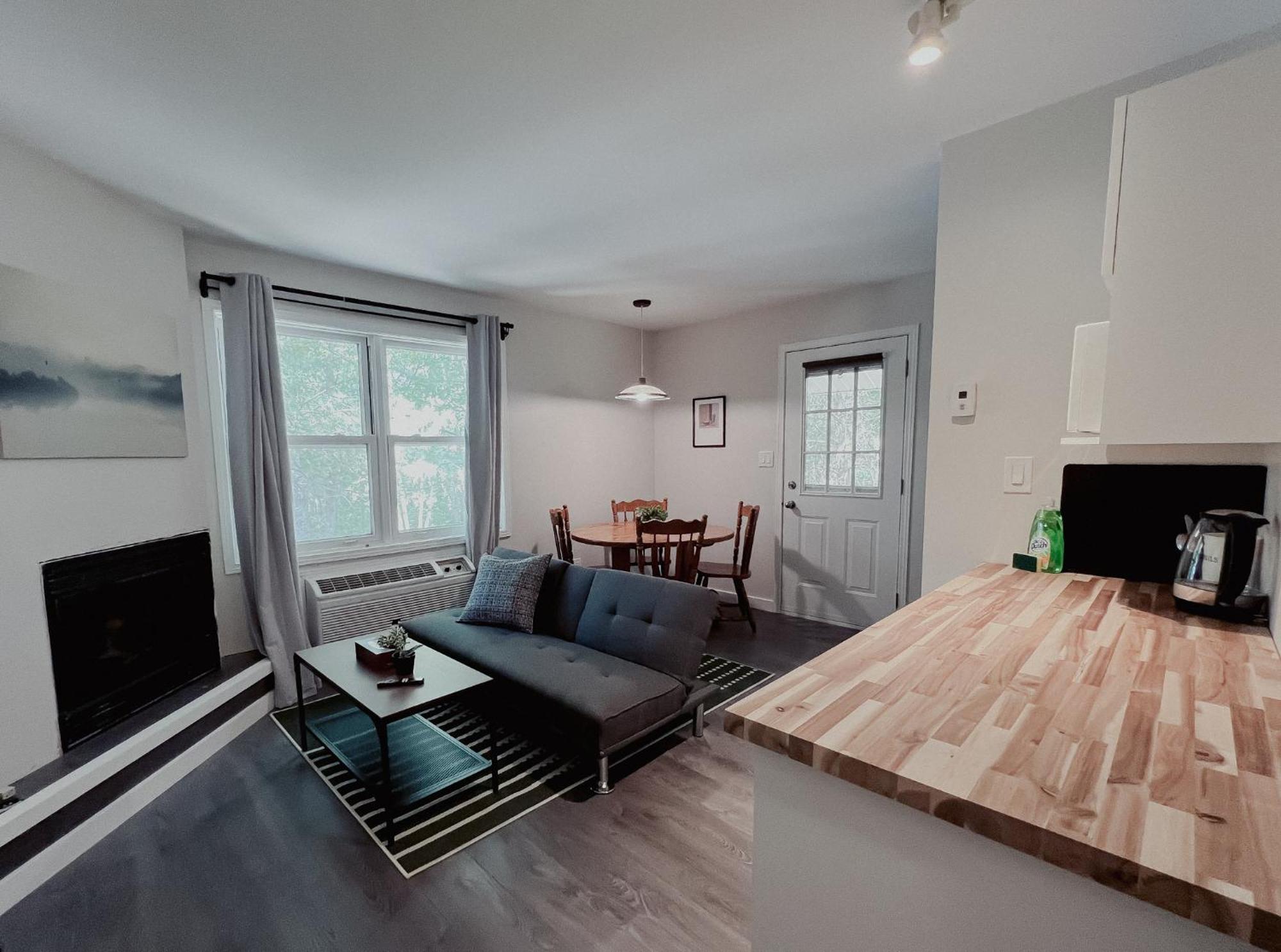 Muskoka Waterfront Retreat Villa Dwight Bagian luar foto